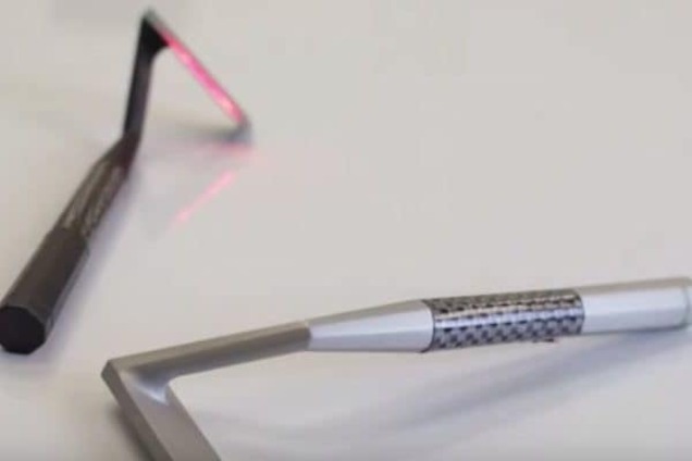 Мужчины в нетерпении: готовится к выпуску бритва с лазером вместо лезвия. Видео новинки