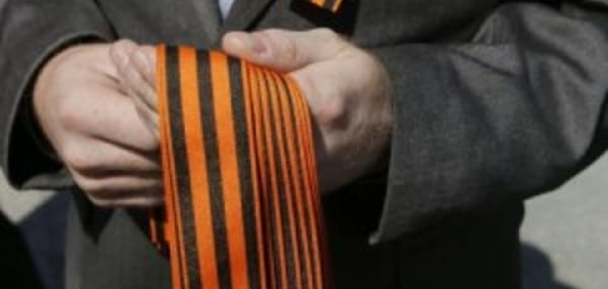 Одесситы заставили мужчину снять 'колорадскую' ленту: опубликовано видео