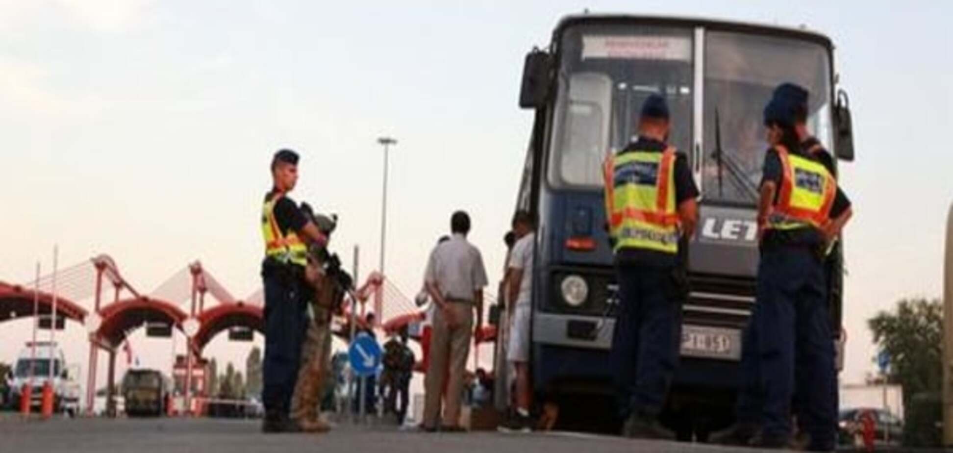 Венгрия направляет поток беженцев через Хорватию