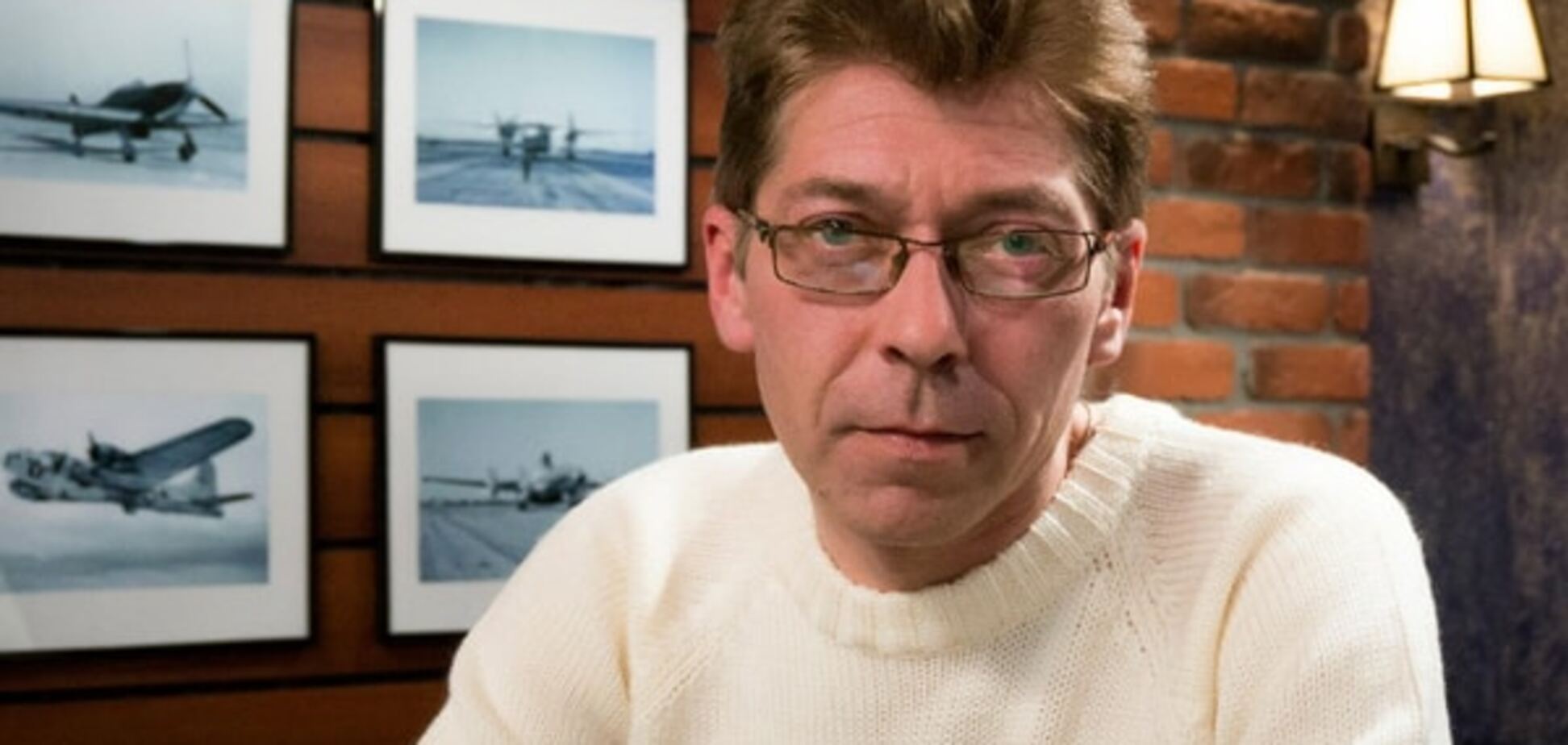 Арестован за то, что шел, обернутый флагом Украины