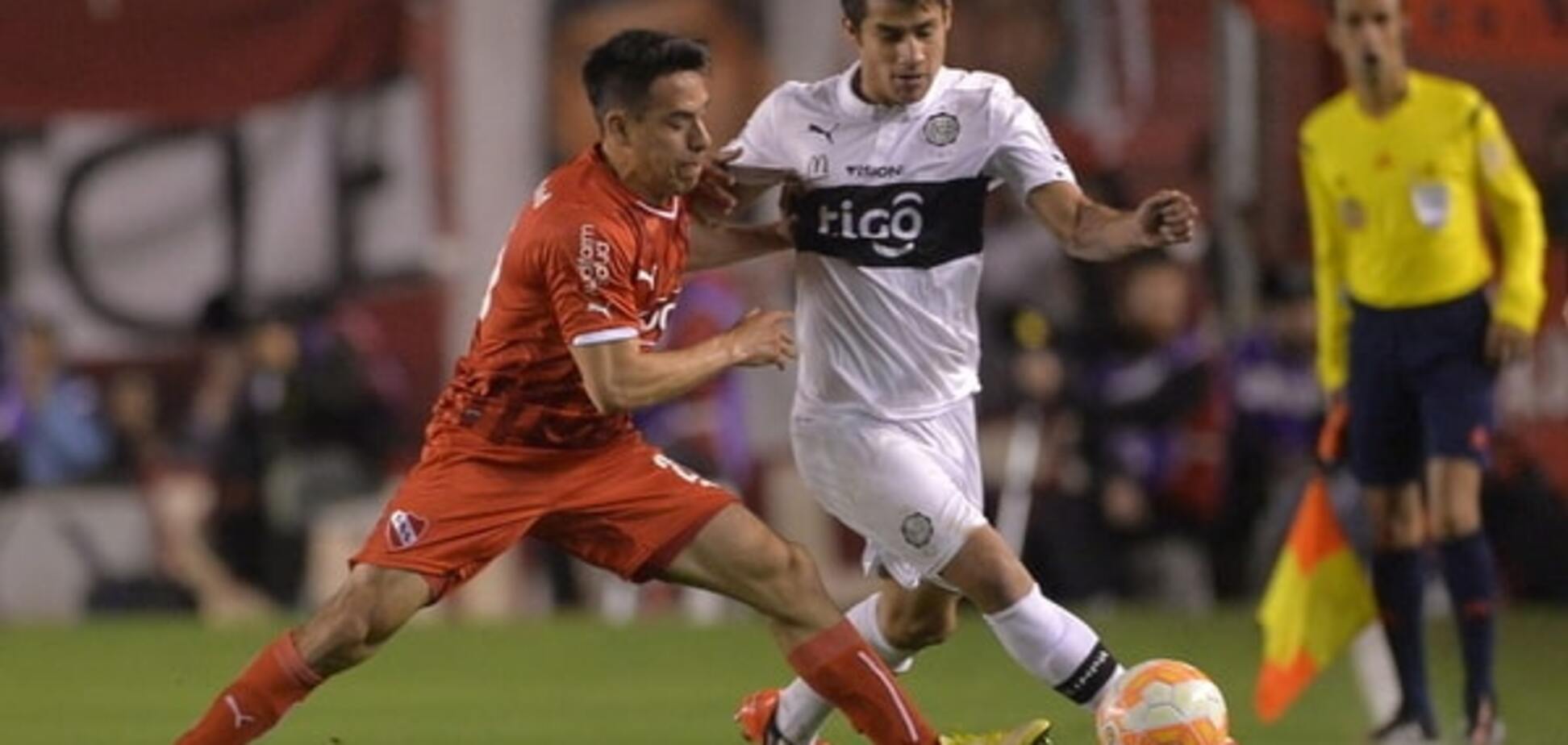 Небезпечний круьез: футболіст під час матчу ледь не вбився через будку арбітрів