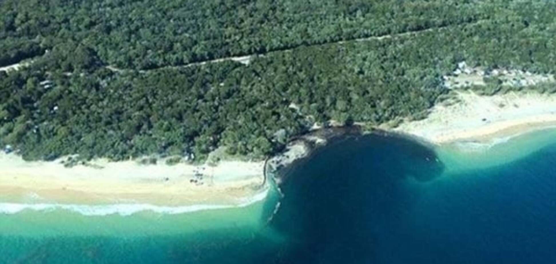 Пекельна водяна воронка поглинула величезний пляж в Австралії: неймовірні фото і відео
