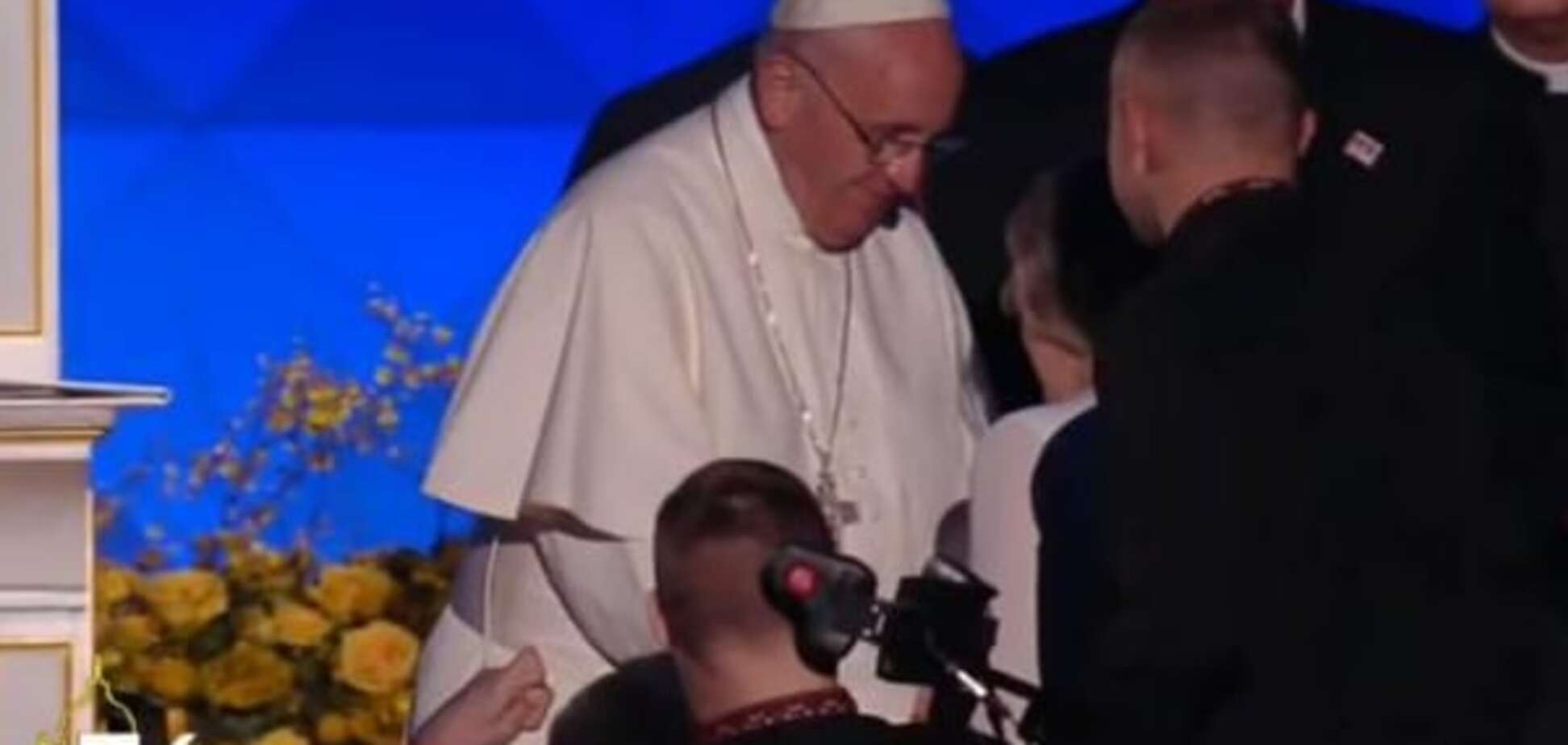 Папа Франциск благословив українського підлітка-інваліда. Відеофакт