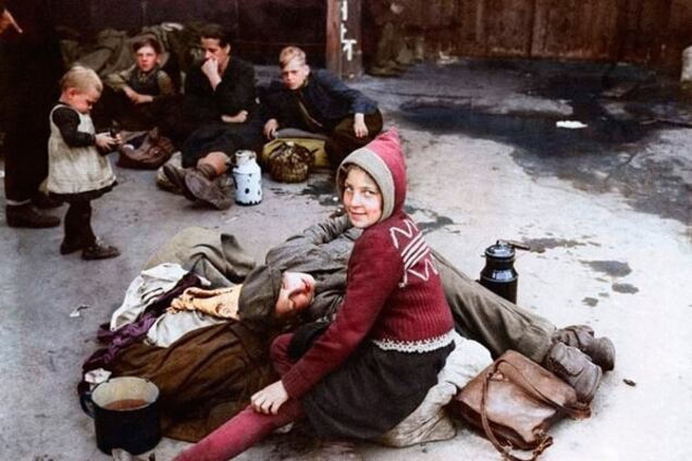 ЗМІ розфарбували знімки біженців під час Другої світової війни: опубліковані фото