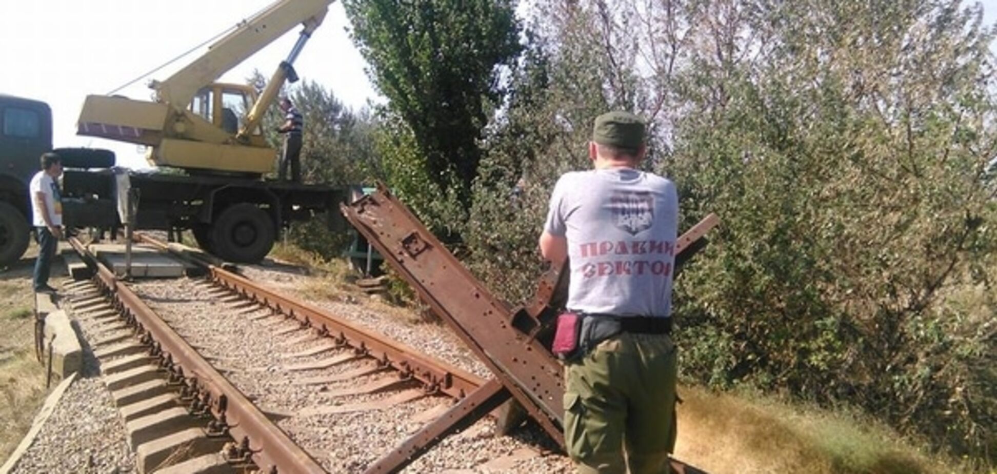 Границу с Крымом укрепили бетоном и противотанковыми ежами: опубликованы фото