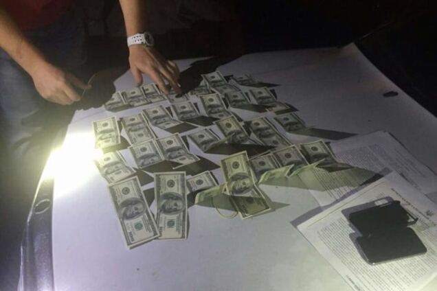 В Харькове прокуроров поймали на таможне при получении 'транша' взятки