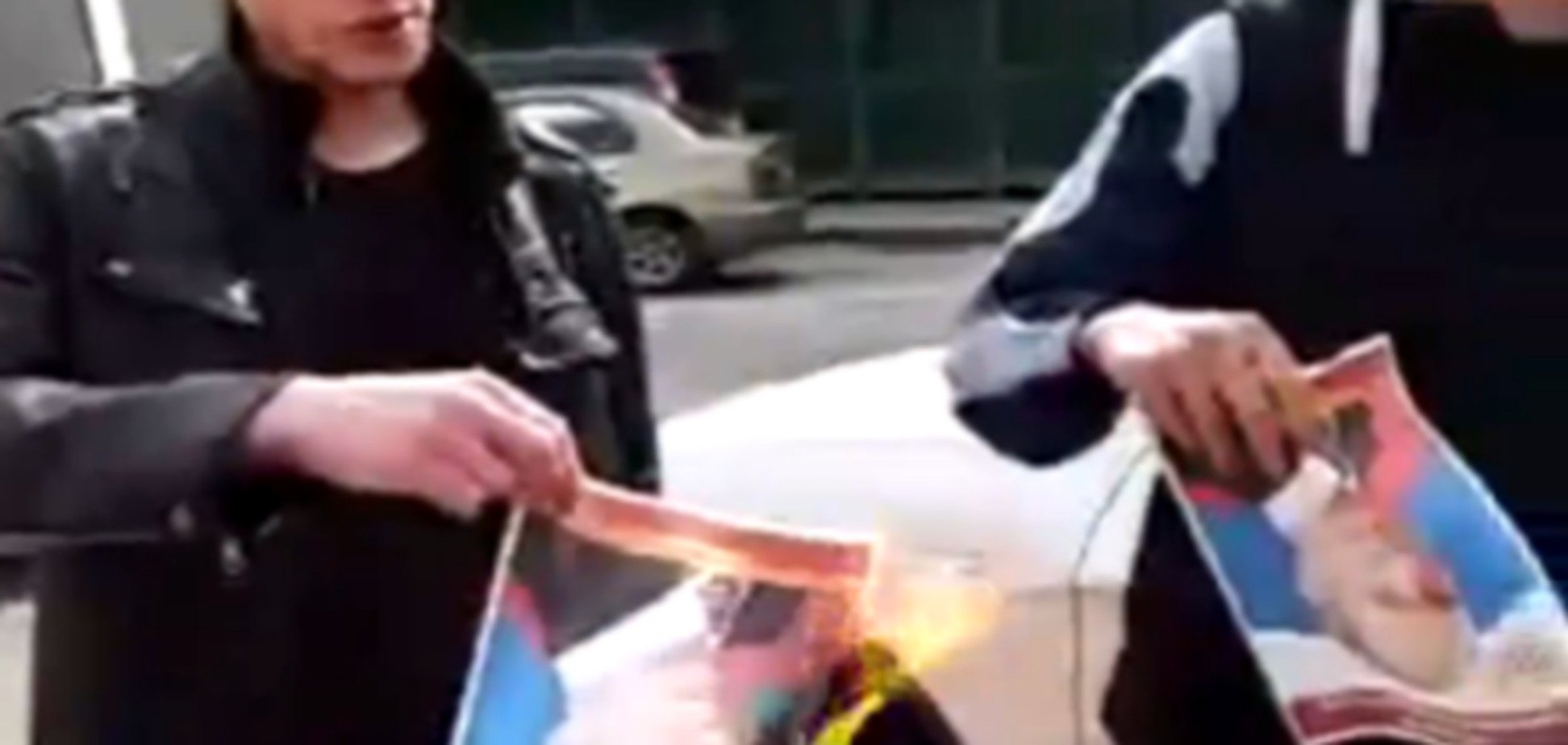 Столичный экзорцизм. У посольства Нидерландов 'сожгли' Путина: видеофакт