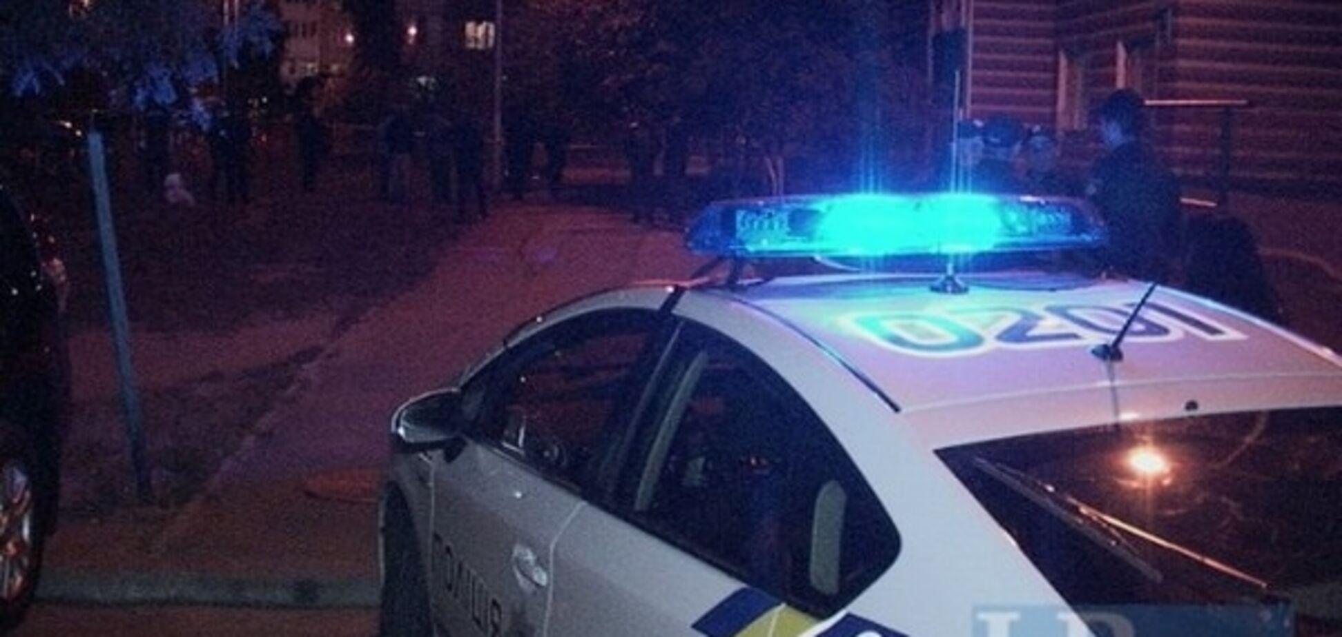 У Києві у дворі житлового будинку зарізали чоловіка: фото з місця подій