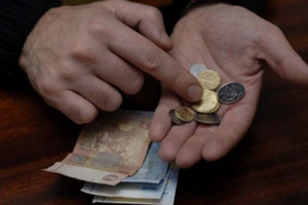 Трудитися, щоб вижити: куди витікає зарплата українців. Інфографіка