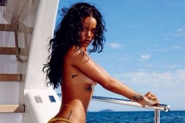 Рианна в золотом купальнике устроила жаркую фотосессию в Бразилии