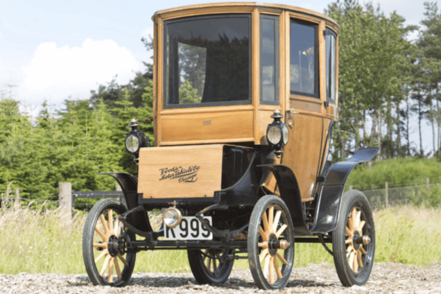 Столетний деревянный электрокар продан за 100 тыс.долларов. Фото автомобиля