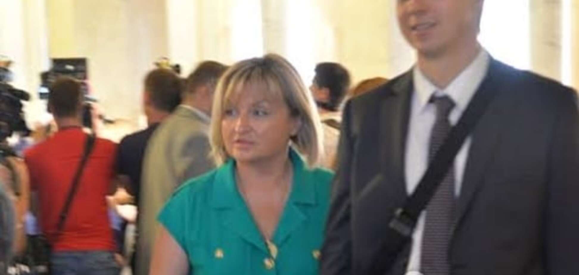 Нардепы-модницы встретили осень в летних нарядах: неудачный образ Луценко и 'принцесса' Донец