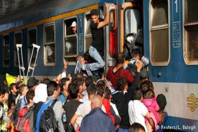 Угорщина призупинила залізничне сполучення з країнами Заходу через біженців
