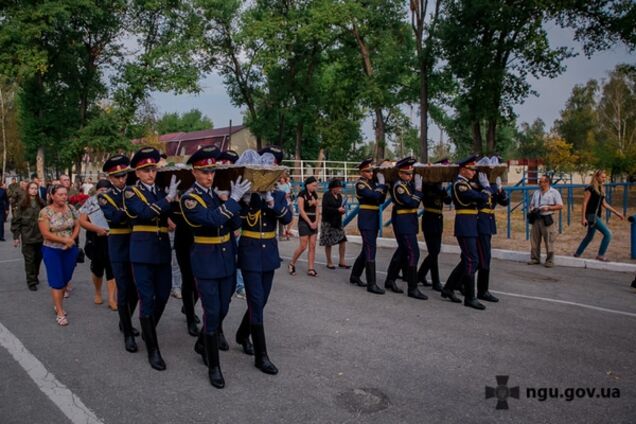 Под Киевом попрощались с двумя погибшими бойцами Нацгвардии: опубликованы фото и видео