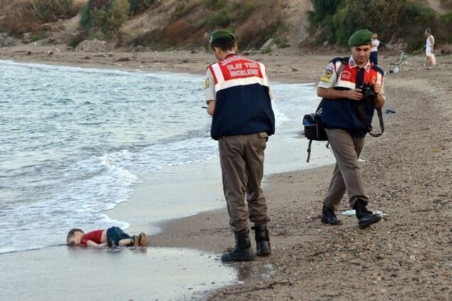 На совести ЕС: опубликованы шокирующие фото гибели ребенка-беженца