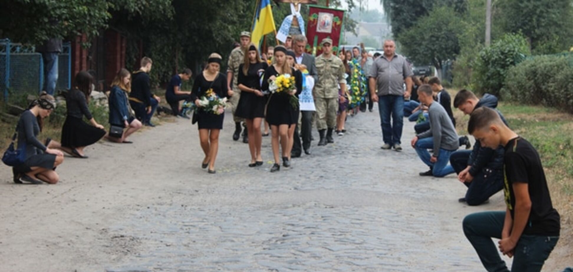 Резали, пытали: на Ривненщине простились с замученным террористами воином АТО. Фоторепортаж