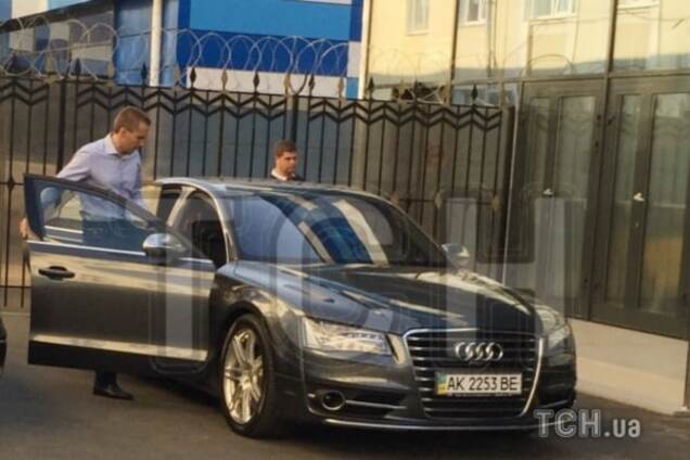 Ловите же! Александр Янукович прилетел в Крым делить наследство брата: фотофакт