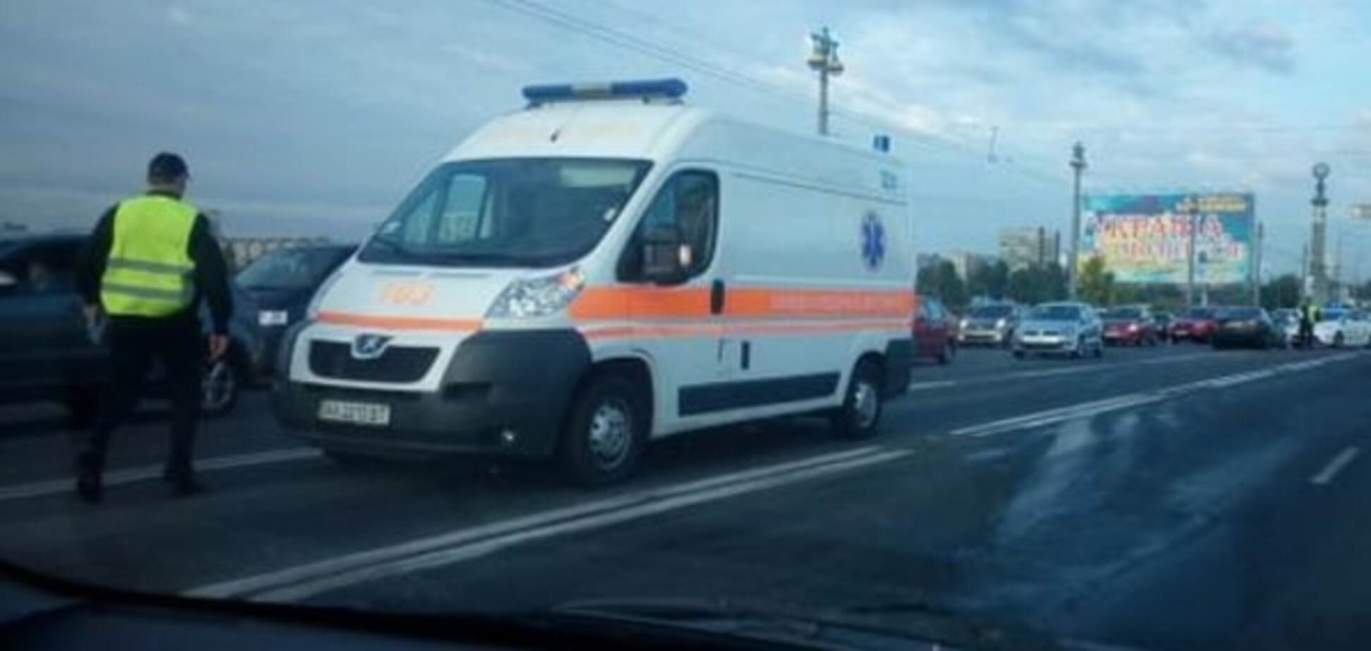 В Киеве произошла масштабная авария на мосту Патона: образовалась многокилометровая пробка