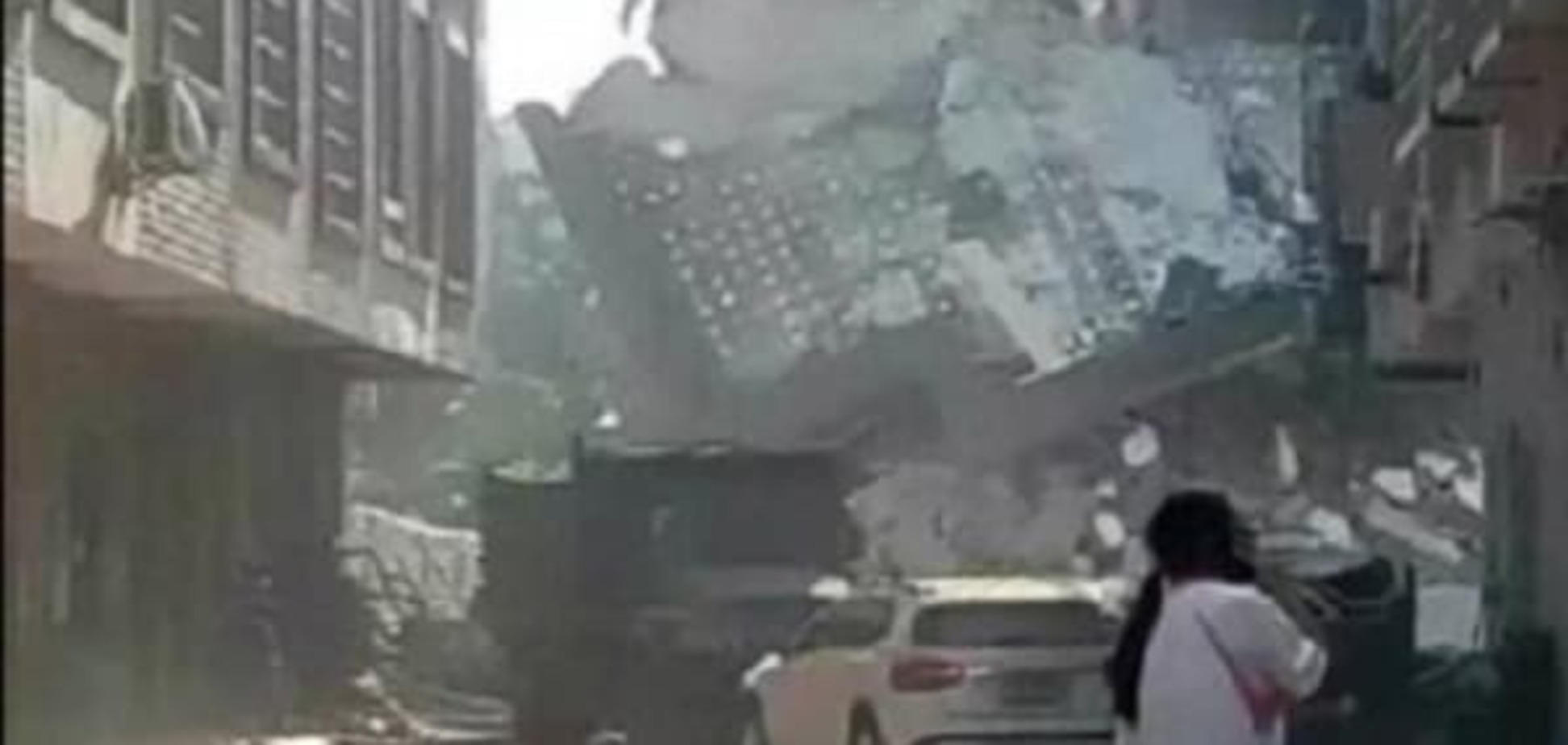 Смерть в посилках: Китай потрясли 15 потужних вибухів. Фото і відео НП