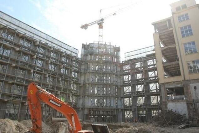 На строительстве киевского ЦУМа едва не погиб рабочий