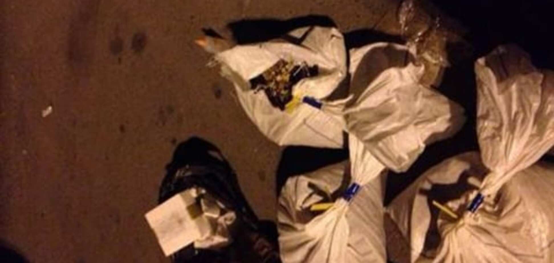 В поезде Киев-Москва нашли 100 кг янтаря и оборудование для военных самолетов: опубликованы фото