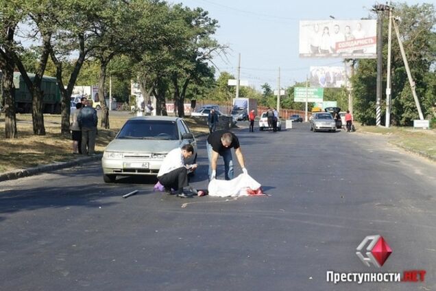 У Миколаєві авто на смерть збило 8-річну дівчинку: фото з місця ДТП