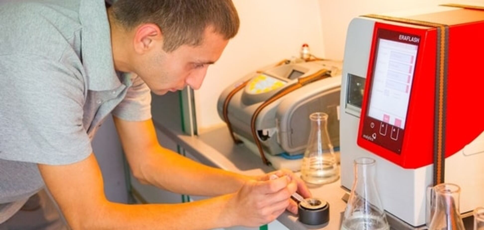 Эксперт рассказал, как контролируют качество топлива на заправках