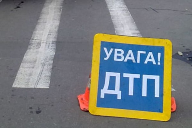 В Киеве автомобиль покалечил двух пешеходов на 'зебре'