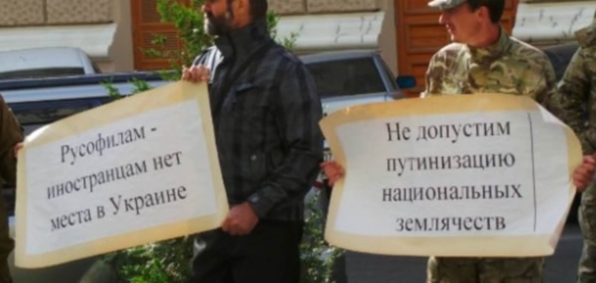 В Одессе 'Правый сектор' заблокировал отель с иностранцами