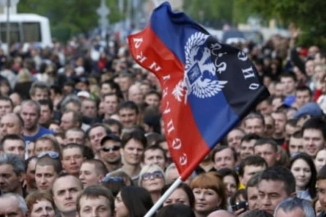 Россияне не прочь помогать 'ДНР'-'ЛНР', но видеть их у себя не хотят - опрос