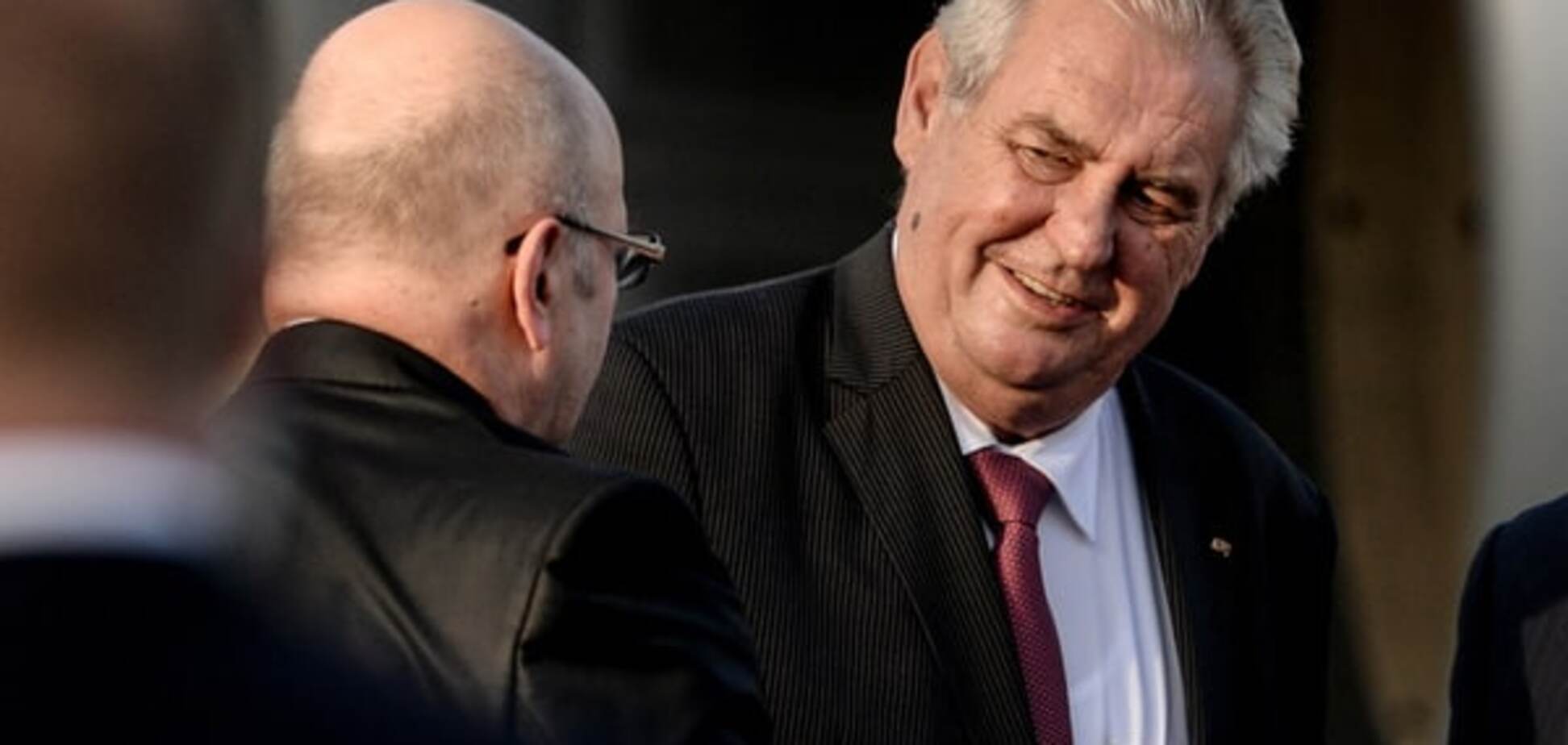 Президент Чехии отметил день рождения под песню крокодила Гены: видеофакт