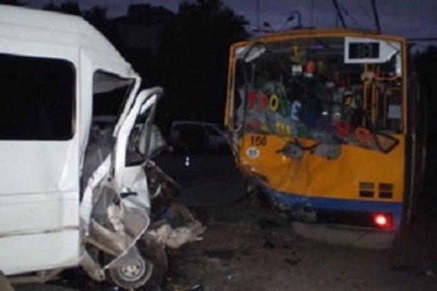 'Неминуемое наказание': Mercedes-Benz, скрываясь с места ДТП, влетел в 'Счастье'. Фото с места аварии