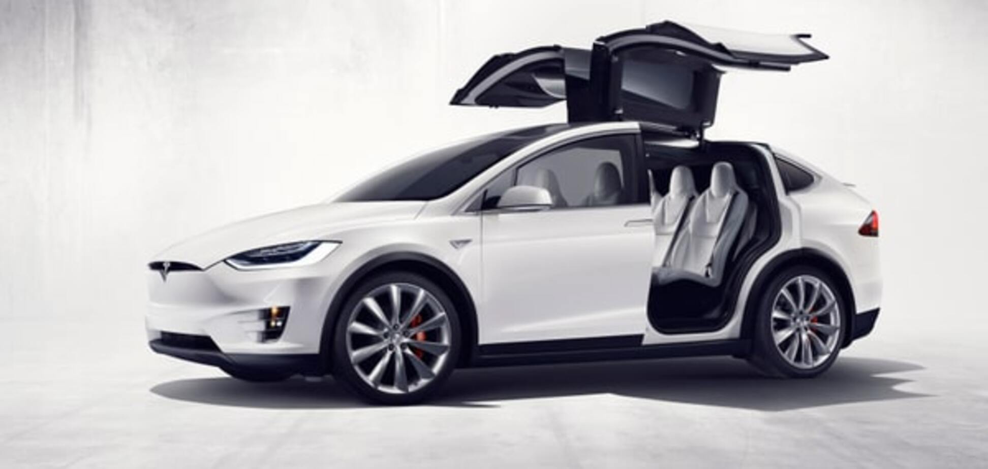 Tesla представила долгожданный 'крылатый' кроссовер Model X. Фото и видео автомобиля