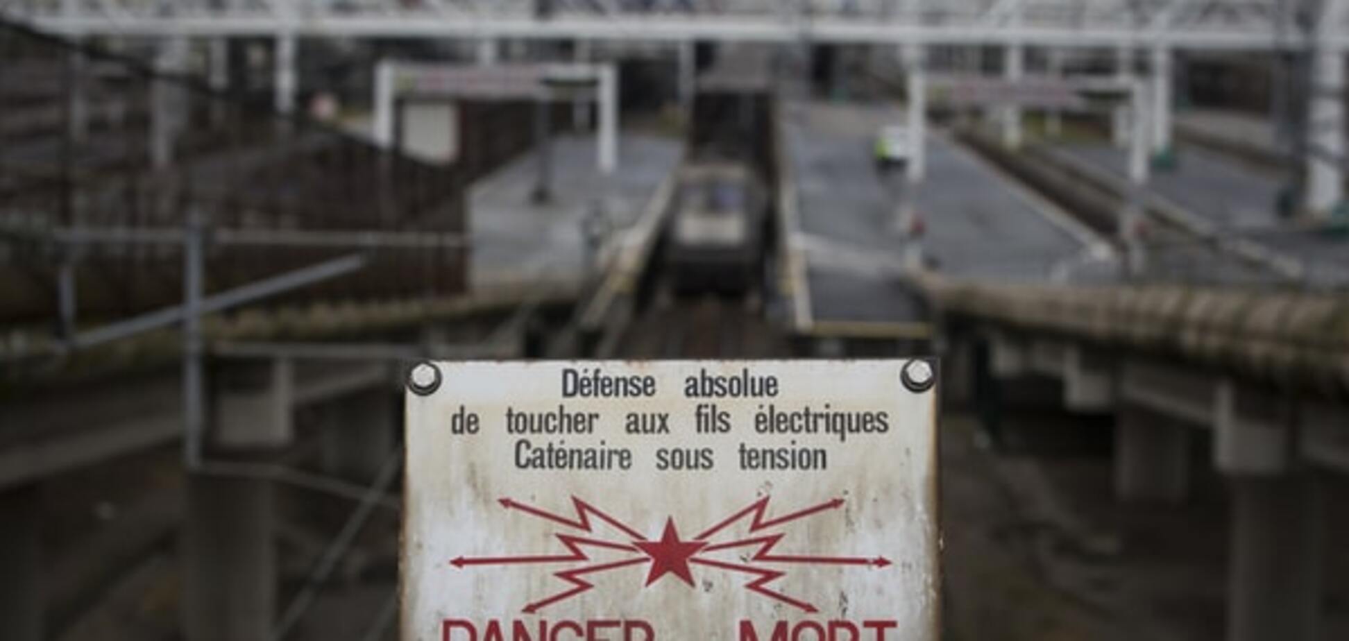 В Евротоннеле под колесами поезда погиб 13-й мигрант