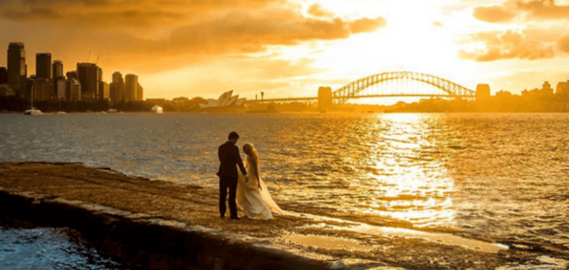 Найти на краю земли: австралийские молодожены стали звездами сети из-за случайного фото