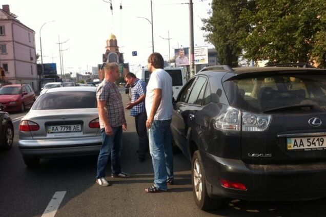 В Киеве водитель 'Лексуса' избил другого водителя за замечание - соцсети