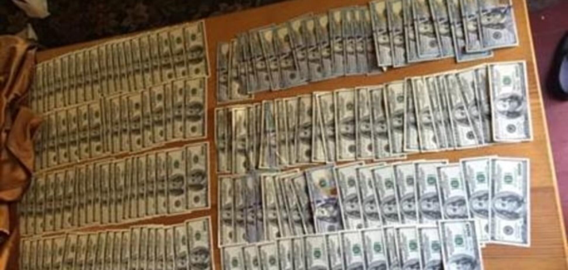 СБУ перекрила канал постачання фальшивих доларів з окупованого Криму