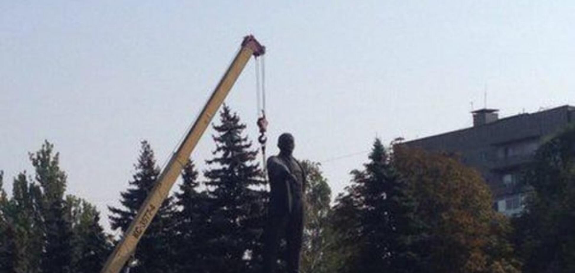 На Донетчине пал очередной памятник Ленину: фотофакт