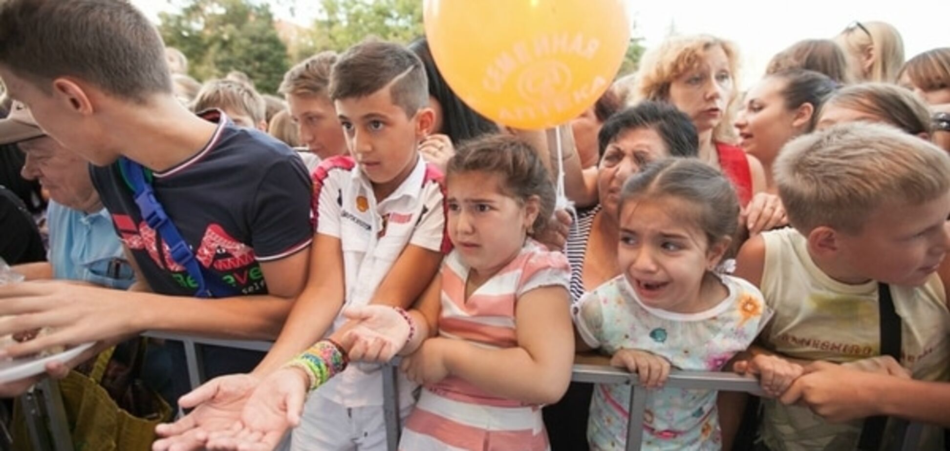 В России устроили массовую драку из-за бесплатного торта: фотофакт