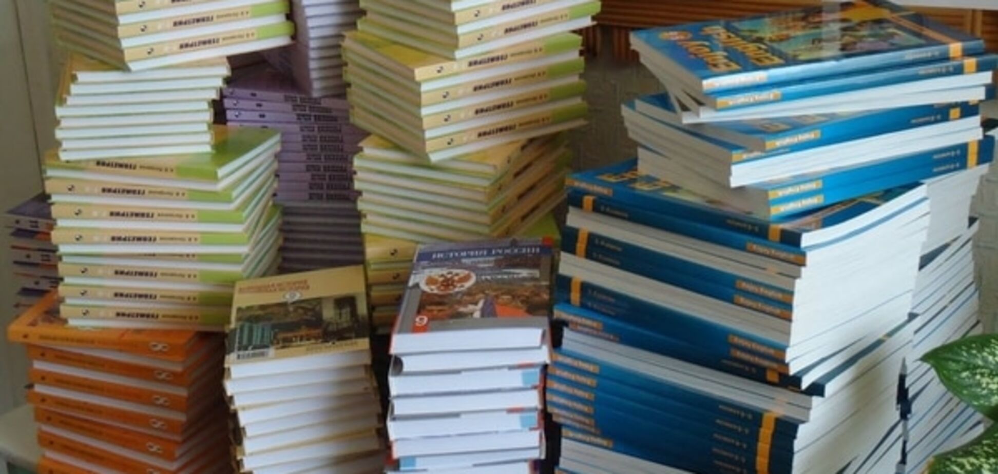 Школы не могут требовать от родителей денег на учебники - МОН