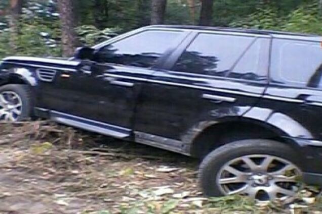 Під Києвом п'яний водій зніс з дороги Range Rover