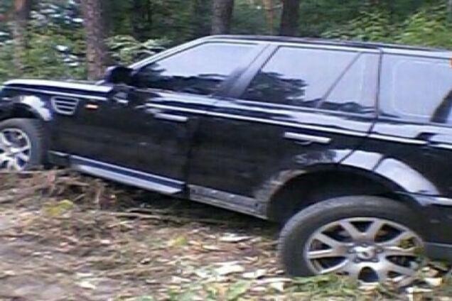 Под Киевом пьяный водитель снес с дороги Range Rover