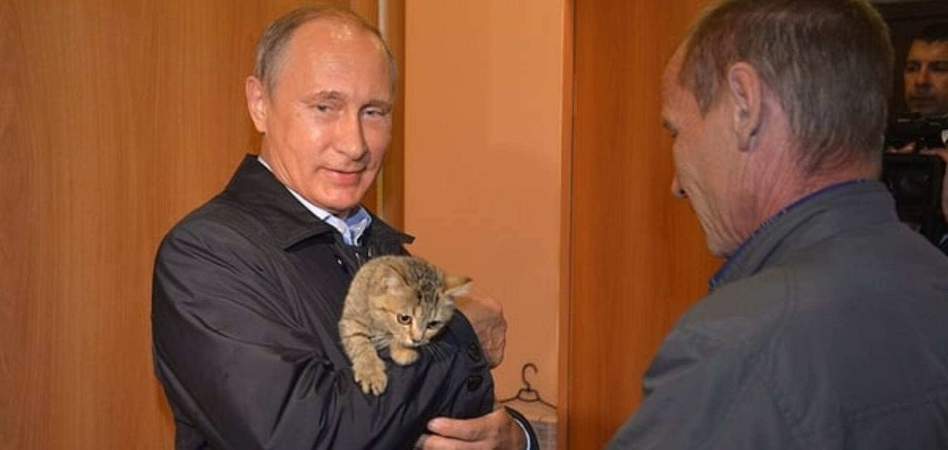 Кремль показав Путіна з кішкою: опубліковано фото і відео