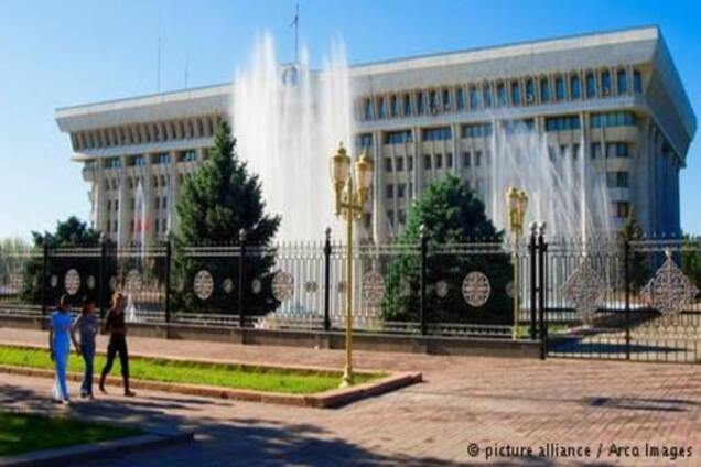 Парламентские выборы в Киргизии: 'квазипартии' и схватка денежных мешков?