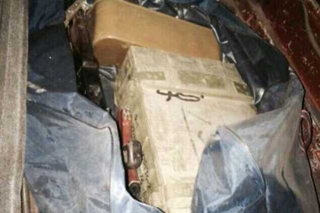 На границе с Россией обнаружили целый арсенал оружия: опубликованы фото