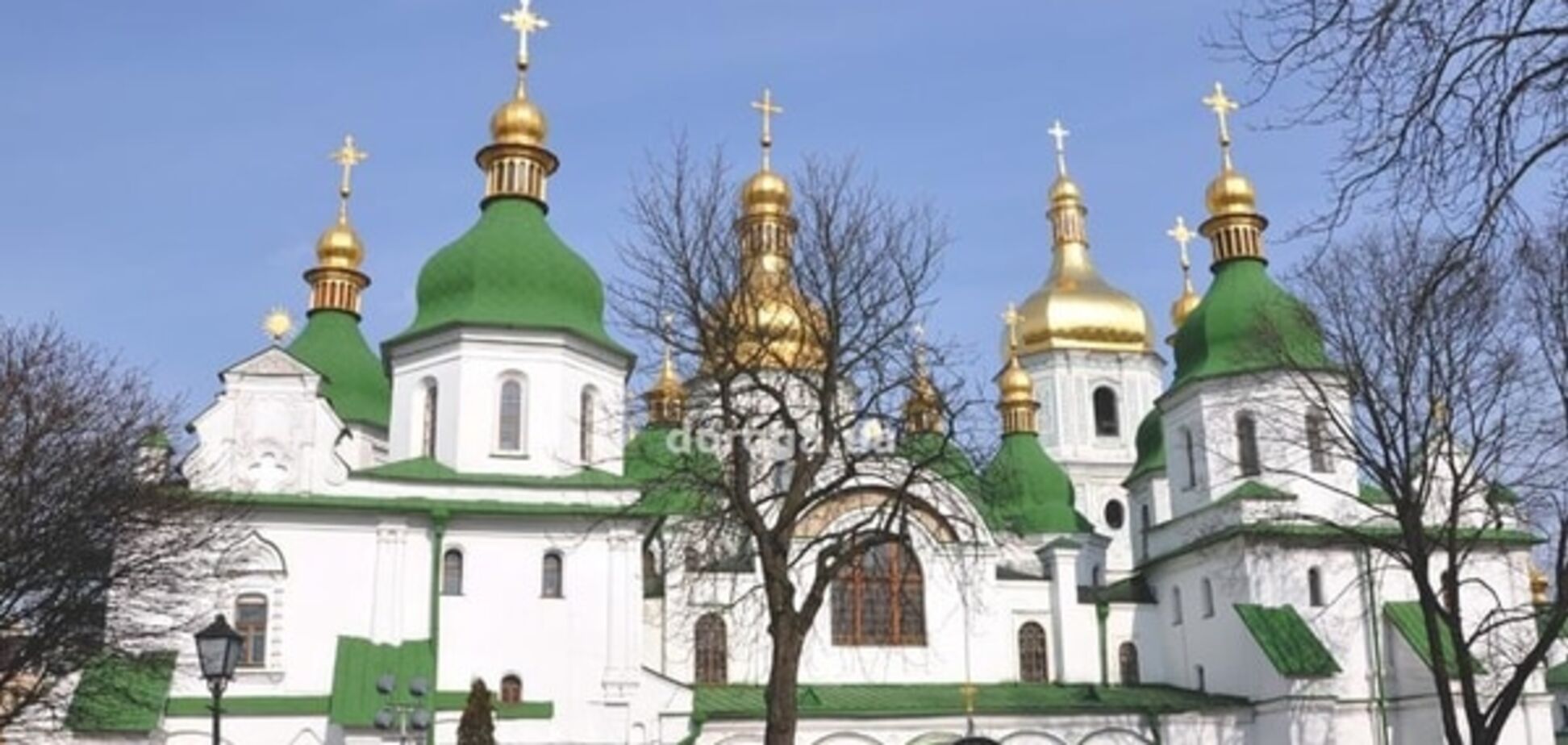 В 'Софии Киевской' провалился грунт: образовалась глубокая яма