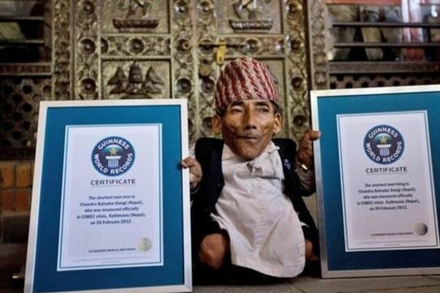 Самый низкий мужчина на планете умер от пневмонии