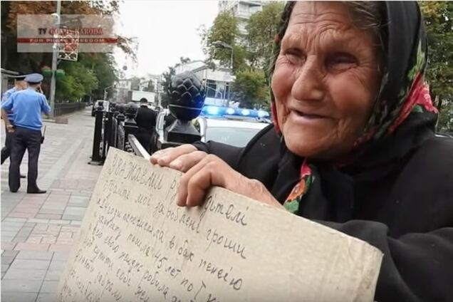 'Бл**ь деревенская': полковник оскорбил бабушку за протест под Радой