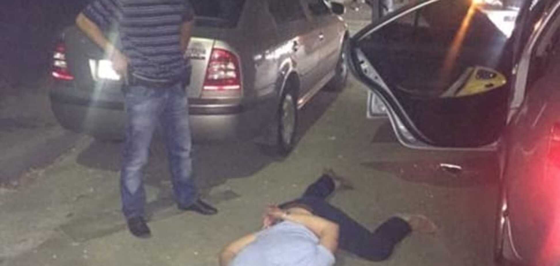 В Киеве крупный чиновник задержан на взятке: фотофакт