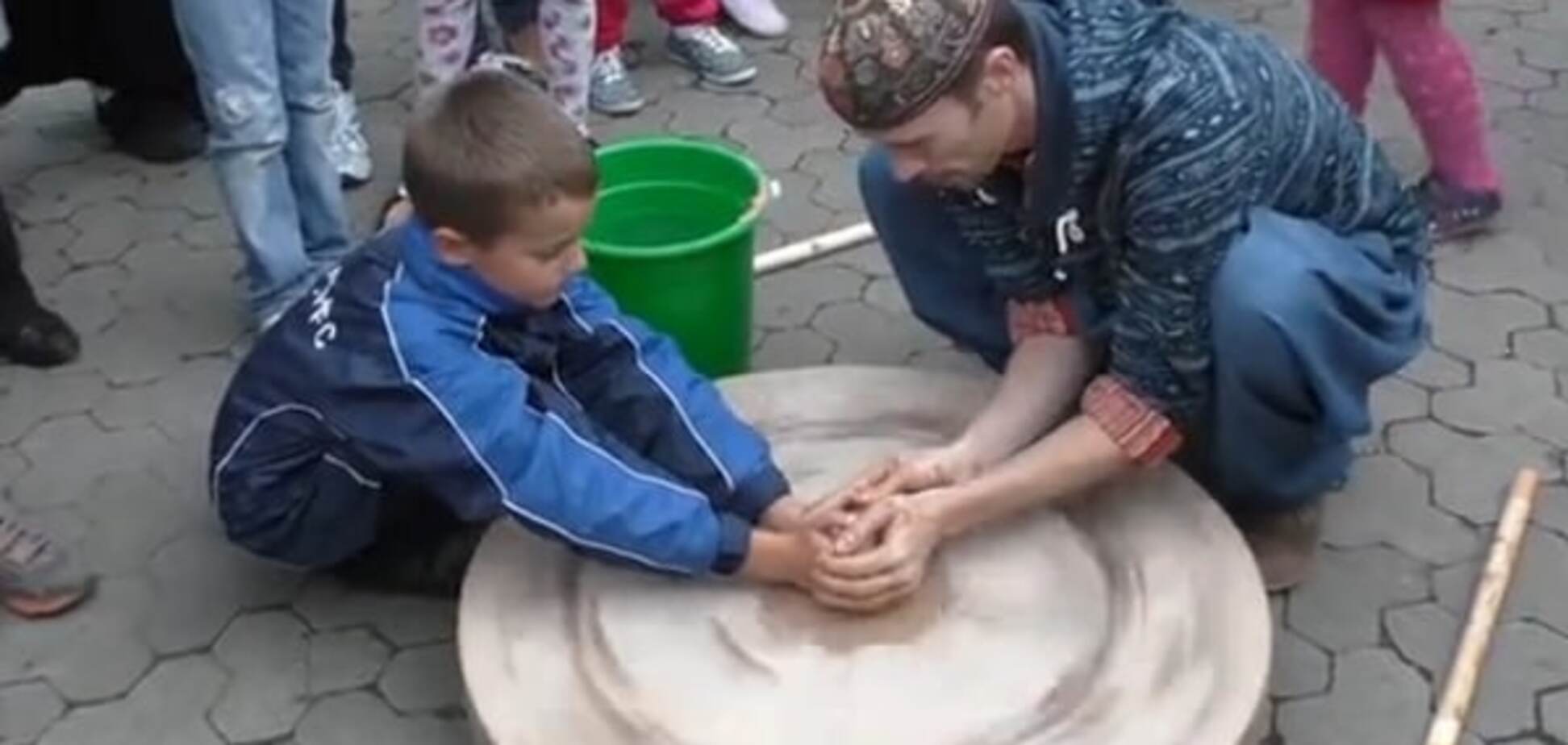 Фолк, керамика и музыка: Львов гуляет на фестивале переселенцев